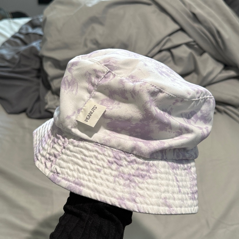 Peanuts White and Lavender Bucket Hat